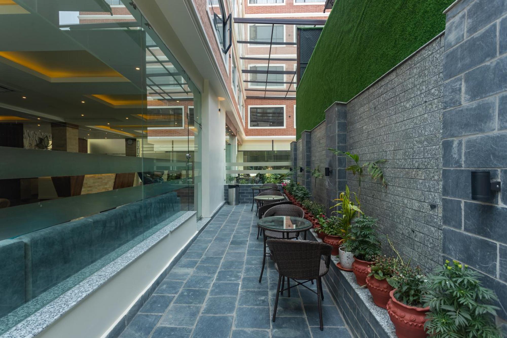 Hotel Crystal Pashupati Kathmandu Esterno foto